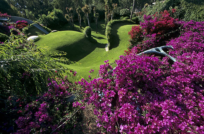 This Organic Hobbit House Is Perfectly Integrated Into Its Surroundings And Is Almost Invisible To Passers-By