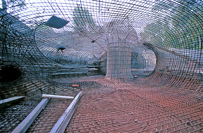 This Organic Hobbit House Is Perfectly Integrated Into Its Surroundings And Is Almost Invisible To Passers-By This Organic Hobbit House Is Perfectly Integrated Into Its Surroundings And Is Almost Invisible To Passers-By