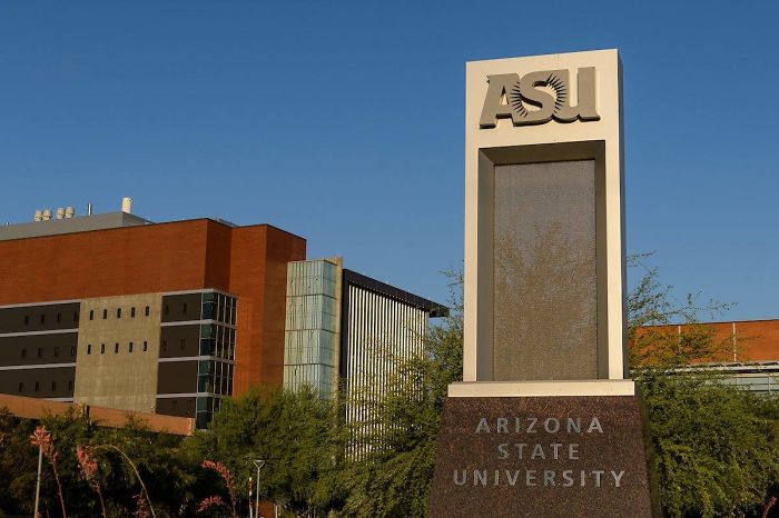 Professor Uncovers Scam At Arizona University And Gets Laid Off, So He Reveals It To Students Via Email Professor Uncovers Scam At Arizona University And Gets Laid Off, So He Reveals It To Students Via Email