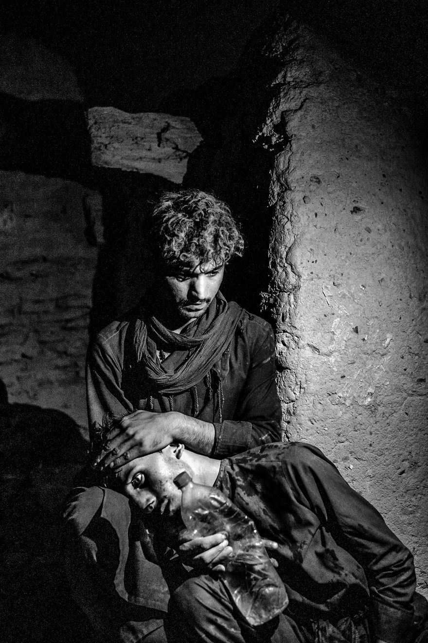 Contemporary Issues, Singles, 3rd Prize, "Afghan Refugees Waiting To Cross The Iranian Border" By Enayat Asadi