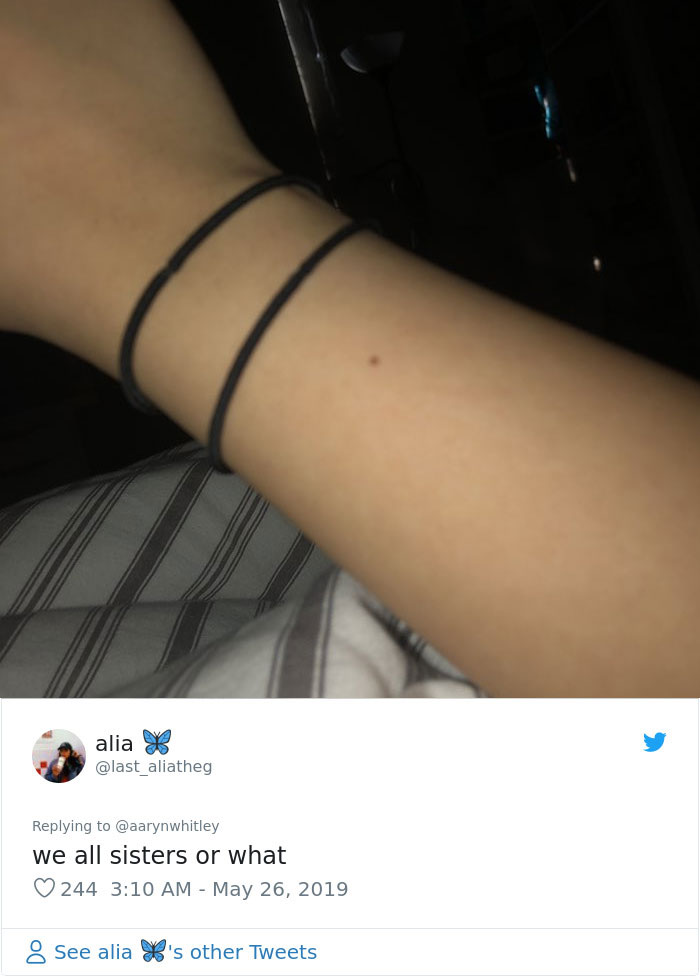Someone Claims All Women Have A Freckle In The Middle Of Their Wrists, And People Start Freaking Out (23 Pics)