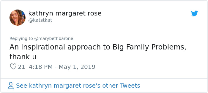 This Woman Had A Date During A Family Vacation, Gave Everyone A Leaflet To Answer Their Annoying Questions This Woman Had A Date During A Family Vacation, Gave Everyone A Leaflet To Answer Their Annoying Questions