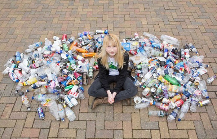 13-Years-Old Girl Gets Juice Thrown At Her Face, Punched And Even Shown A Knife By Schoolmates Only For Picking Up Litter 13-Years-Old Girl Gets Juice Thrown At Her Face, Punched And Even Shown A Knife By Schoolmates Only For Picking Up Litter