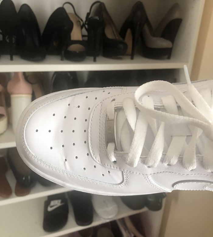 Woman Shows A Method To Remove Creases From Your Sneakers, People Try It And Post Their Before & After Results Woman Shows A Method To Remove Creases From Your Sneakers, People Try It And Post Their Before & After Results