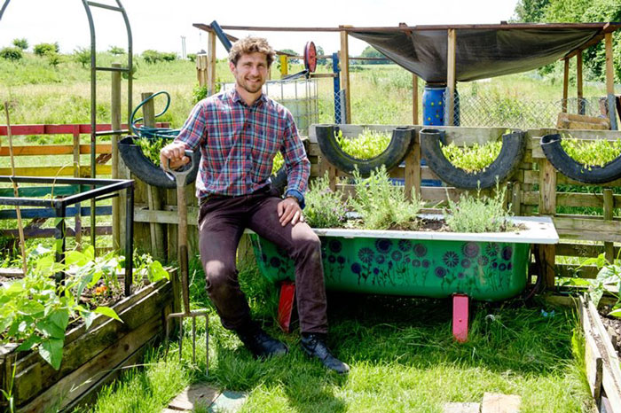 13-Years-Old Girl Gets Juice Thrown At Her Face, Punched And Even Shown A Knife By Schoolmates Only For Picking Up Litter 13-Years-Old Girl Gets Juice Thrown At Her Face, Punched And Even Shown A Knife By Schoolmates Only For Picking Up Litter