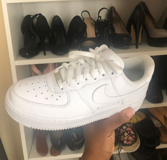 Woman Shows A Method To Remove Creases From Your Sneakers, People Try It And Post Their Before & After Results Woman Shows A Method To Remove Creases From Your Sneakers, People Try It And Post Their Before & After Results