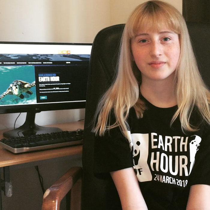 13-Years-Old Girl Gets Juice Thrown At Her Face, Punched And Even Shown A Knife By Schoolmates Only For Picking Up Litter 13-Years-Old Girl Gets Juice Thrown At Her Face, Punched And Even Shown A Knife By Schoolmates Only For Picking Up Litter