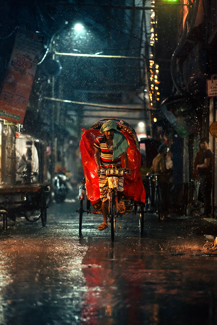 I Photographed The Streets Of Old Dhaka In The Rain