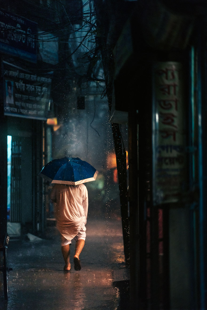 I Photographed The Streets Of Old Dhaka In The Rain