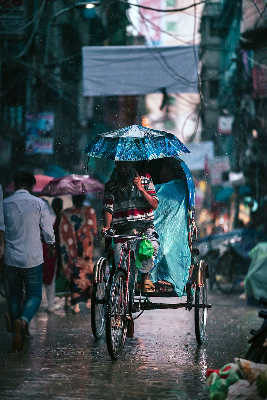 I Photographed The Streets Of Old Dhaka In The Rain