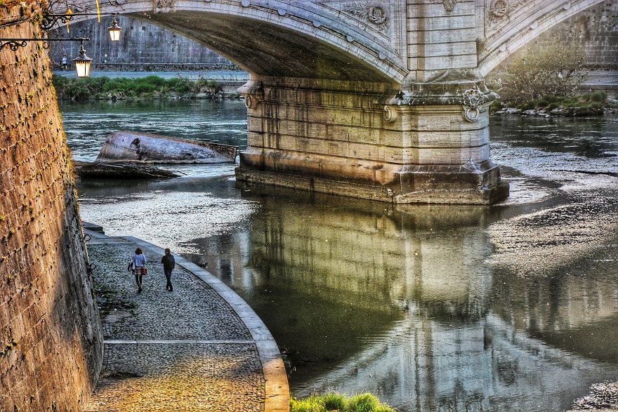 Tiber Reflections
