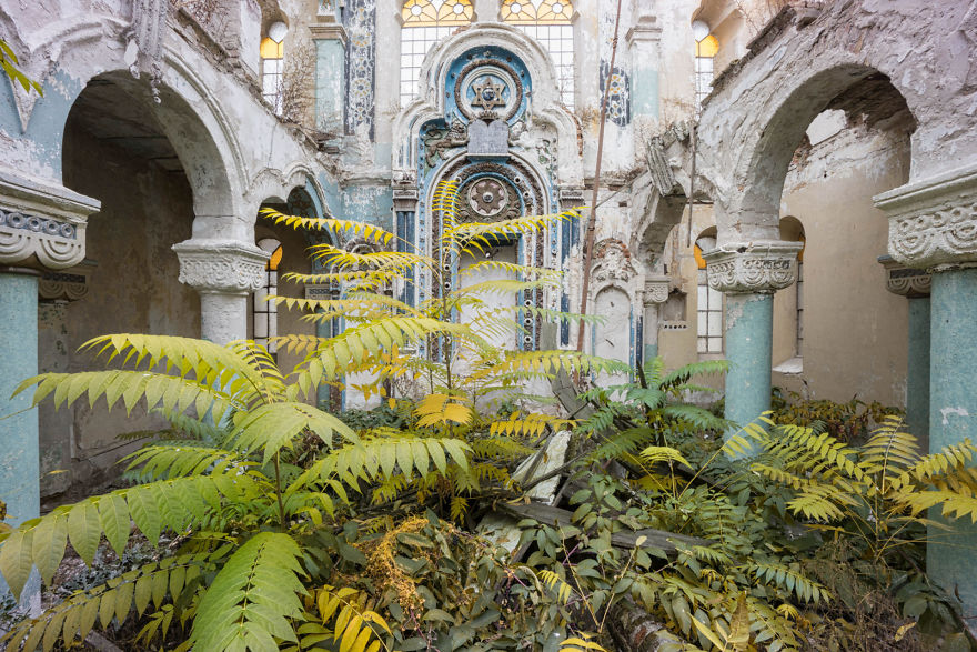 I Found Places Where Nature Mixes With Human's Built Environment In Europe