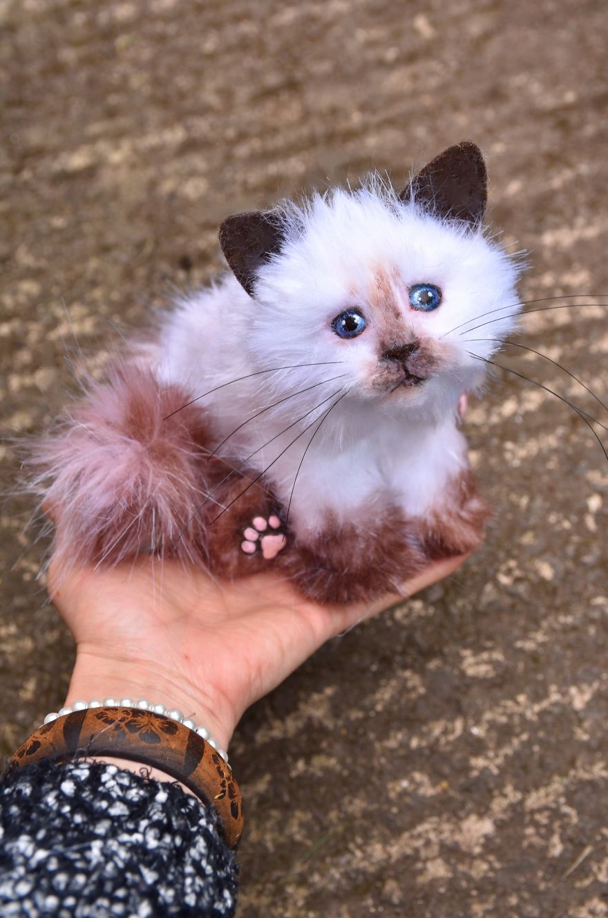 Inspired By Nature, I Upcycle Faux Fur Fabric By Sewing It Into Realistic-Looking Animals