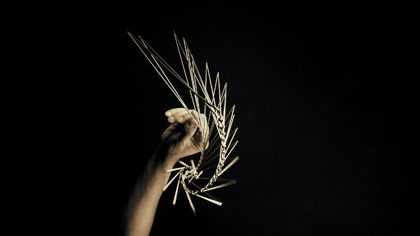 Artist Designs A Kinetic Toy That Creates Mesmerizing Optical Illusions As It Spins Artist Designs A Kinetic Toy That Creates Mesmerizing Optical Illusions As It Spins