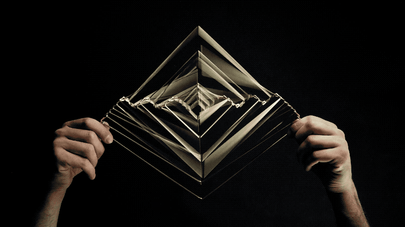 Artist Designs A Kinetic Toy That Creates Mesmerizing Optical Illusions As It Spins Artist Designs A Kinetic Toy That Creates Mesmerizing Optical Illusions As It Spins