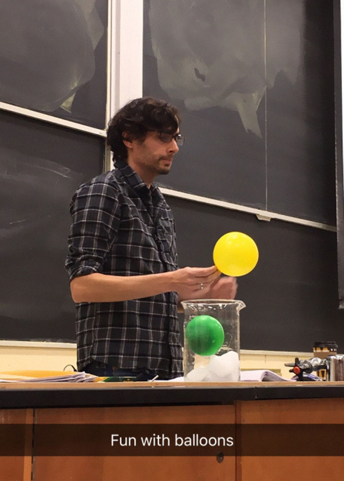 Student Posts Wholesome Facts About Her Physics Professor And Now We Want To Be His Students