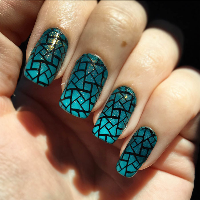 Woman Leaves 1 Star Review For Nail Powder Received From Chinese Company, They Try To Harass Her Into Changing It