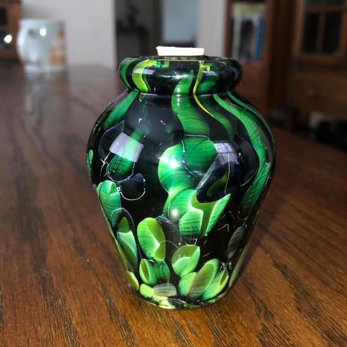 Company Turns Ashes Of People's Beloved Pets Into Glass Replica Paws That Will Serve As A Memorial Forever Company Turns Ashes Of People's Beloved Pets Into Glass Replica Paws That Will Serve As A Memorial Forever