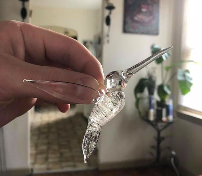 Company Turns Ashes Of People's Beloved Pets Into Glass Replica Paws That Will Serve As A Memorial Forever Company Turns Ashes Of People's Beloved Pets Into Glass Replica Paws That Will Serve As A Memorial Forever