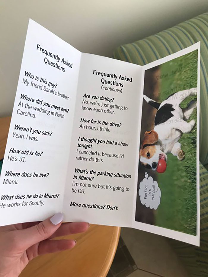 This Woman Had A Date During A Family Vacation, Gave Everyone A Leaflet To Answer Their Annoying Questions This Woman Had A Date During A Family Vacation, Gave Everyone A Leaflet To Answer Their Annoying Questions