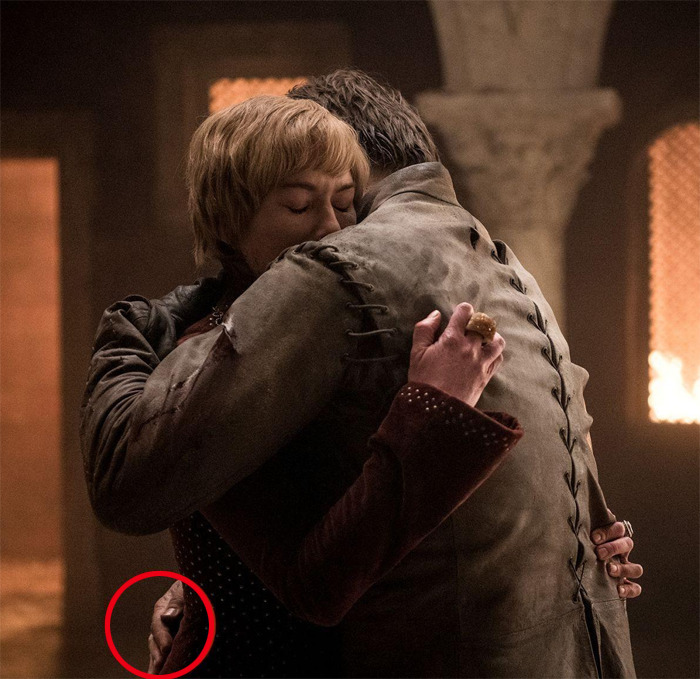 GoT Fails Once Again By Forgetting That Jaime Doesn't Have A Hand GoT Fails Once Again By Forgetting That Jaime Doesn't Have A Hand