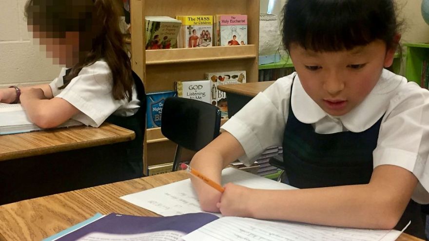 10-Year-Old Girl Born Without Hands Wins National Handwriting Competition, Shows What Perseverance And A Positive Attitude Can Do