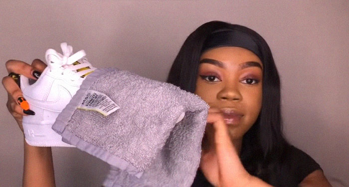 Woman Shows A Method To Remove Creases From Your Sneakers, People Try It And Post Their Before & After Results Woman Shows A Method To Remove Creases From Your Sneakers, People Try It And Post Their Before & After Results