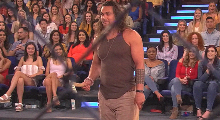 Jason Momoa Raises $31,000 In 45 Seconds By Throwing Axes Jason Momoa Raises $31,000 In 45 Seconds By Throwing Axes