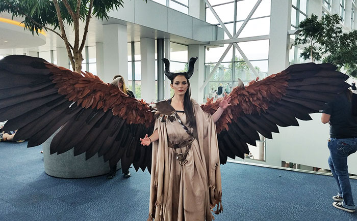 Cosplayer Creates Wings For Her Costume That She Can Move At Will