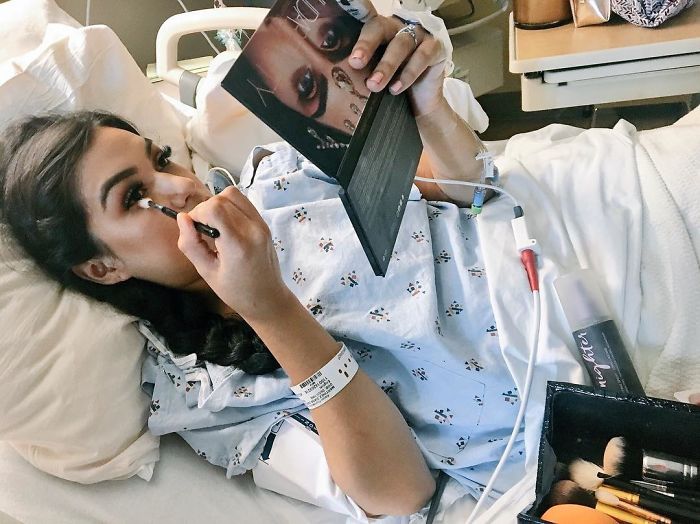 Mothers Are Applying Make Up Before Giving Birth And Not Everyone Is On Board With The Trend Mothers Are Applying Make Up Before Giving Birth And Not Everyone Is On Board With The Trend