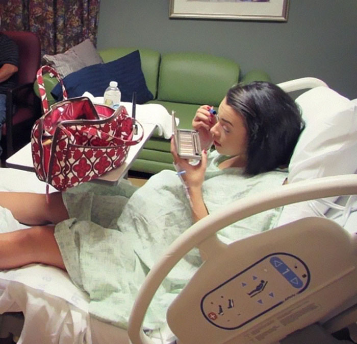 Mothers Are Applying Make Up Before Giving Birth And Not Everyone Is On Board With The Trend Mothers Are Applying Make Up Before Giving Birth And Not Everyone Is On Board With The Trend