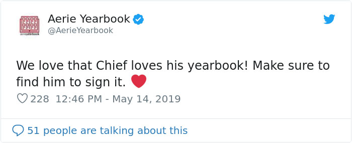 This School Dedicated A Yearbook Page To The Parkland Shooting Survivors’ Therapy Dogs This School Dedicated A Yearbook Page To The Parkland Shooting Survivors’ Therapy Dogs