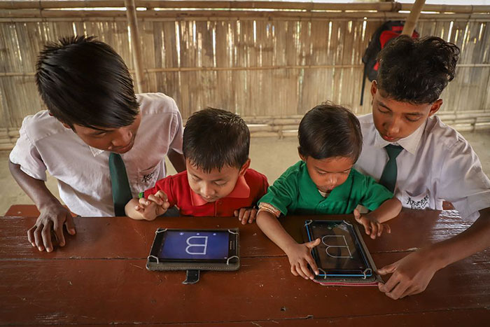 School In India Charges Students In Plastic Instead Of Money For Education, And The Entire Town Has Been Transformed