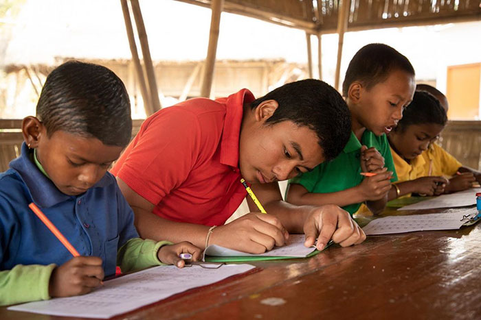 School In India Charges Students In Plastic Instead Of Money For Education, And The Entire Town Has Been Transformed