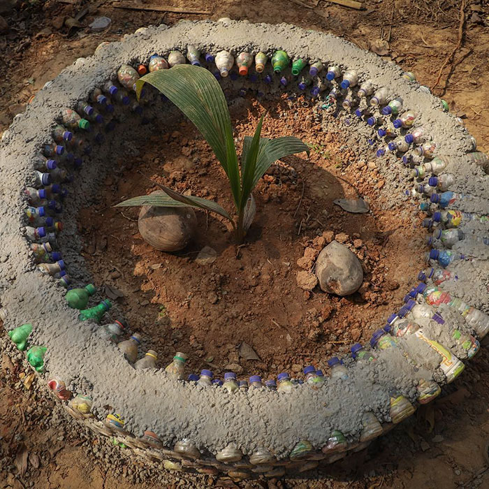 School In India Charges Students In Plastic Instead Of Money For Education, And The Entire Town Has Been Transformed