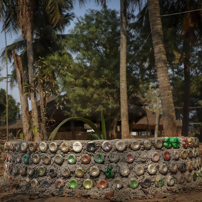 School In India Charges Students In Plastic Instead Of Money For Education, And The Entire Town Has Been Transformed School In India Charges Students In Plastic Instead Of Money For Education, And The Entire Town Has Been Transformed