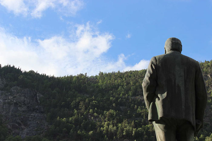 Town Has No Sun For 5 Months, Spends 5 Million Norwegian Kroner To Place Mirrors In The Mountains That Mimic Sunlight