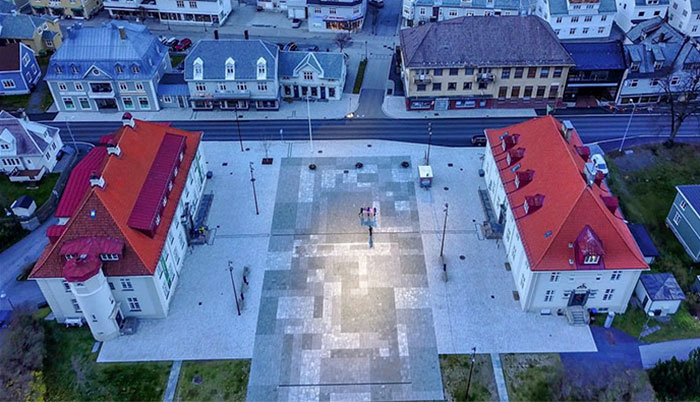 Town Has No Sun For 5 Months, Spends 5 Million Norwegian Kroner To Place Mirrors In The Mountains That Mimic Sunlight Town Has No Sun For 5 Months, Spends 5 Million Norwegian Kroner To Place Mirrors In The Mountains That Mimic Sunlight