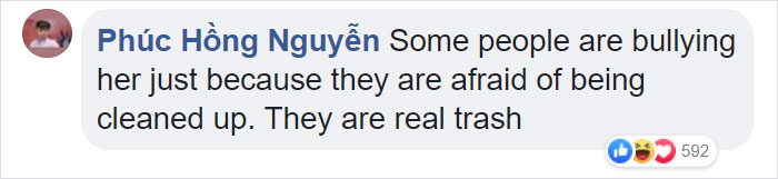 13-Years-Old Girl Gets Juice Thrown At Her Face, Punched And Even Shown A Knife By Schoolmates Only For Picking Up Litter 13-Years-Old Girl Gets Juice Thrown At Her Face, Punched And Even Shown A Knife By Schoolmates Only For Picking Up Litter