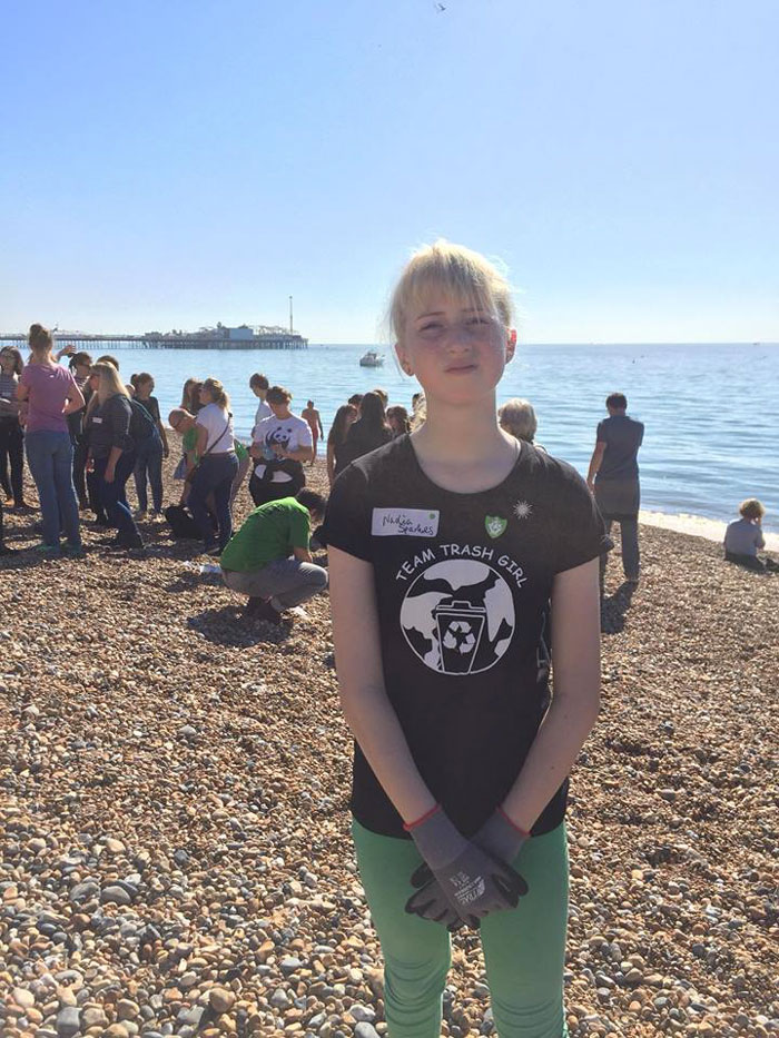 13-Years-Old Girl Gets Juice Thrown At Her Face, Punched And Even Shown A Knife By Schoolmates Only For Picking Up Litter 13-Years-Old Girl Gets Juice Thrown At Her Face, Punched And Even Shown A Knife By Schoolmates Only For Picking Up Litter