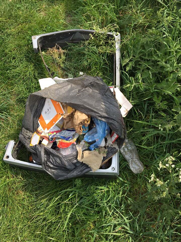 13-Years-Old Girl Gets Juice Thrown At Her Face, Punched And Even Shown A Knife By Schoolmates Only For Picking Up Litter 13-Years-Old Girl Gets Juice Thrown At Her Face, Punched And Even Shown A Knife By Schoolmates Only For Picking Up Litter