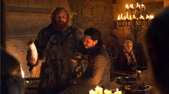 Game Of Thrones Accidentally Leave A Starbucks-Like Cup In One Of The Scenes And People Are Losing It (Updated) Game Of Thrones Accidentally Leave A Starbucks-Like Cup In One Of The Scenes And People Are Losing It (Updated)