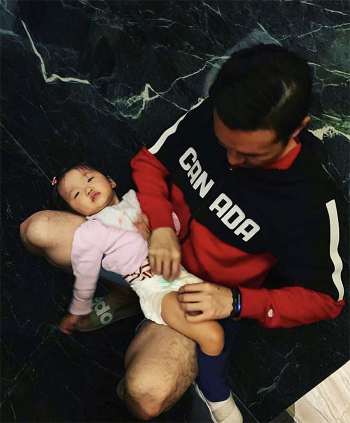 Inspired By Dad’s Viral Photo, John Legend Helps Pampers Install 5,000 Changing Tables In Men’s Restrooms Inspired By Dad’s Viral Photo, John Legend Helps Pampers Install 5,000 Changing Tables In Men’s Restrooms