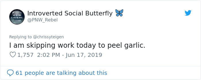 Woman's Garlic Peeling Hack Goes Viral And People Regret The Time They Wasted Doing It The Wrong Way Woman's Garlic Peeling Hack Goes Viral And People Regret The Time They Wasted Doing It The Wrong Way