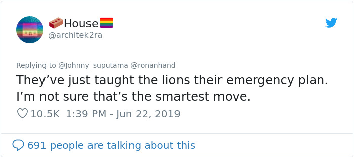 Japanese Zoo Escape Drill Goes Viral And People Are Laughing At The Real Lions' Reaction Japanese Zoo Escape Drill Goes Viral And People Are Laughing At The Real Lions' Reaction