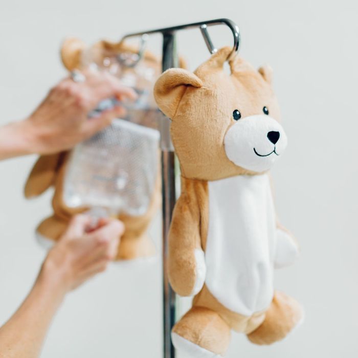 12-Year-Old Girl With Rare Disorder Creates Teddy Bears That Hide IV Bags For Other Young Patients 12-Year-Old Girl With Rare Disorder Creates Teddy Bears That Hide IV Bags For Other Young Patients