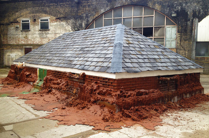 24 Pics Of Reality-Defying Buildings By Alex Chinneck 24 Pics Of Reality-Defying Buildings By Alex Chinneck