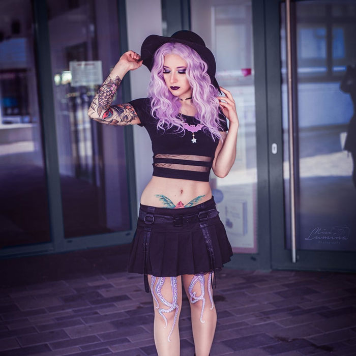 Seller Puts Up Tentacle Leggings On His ETSY, And They Sell Out Like Water In A Desert