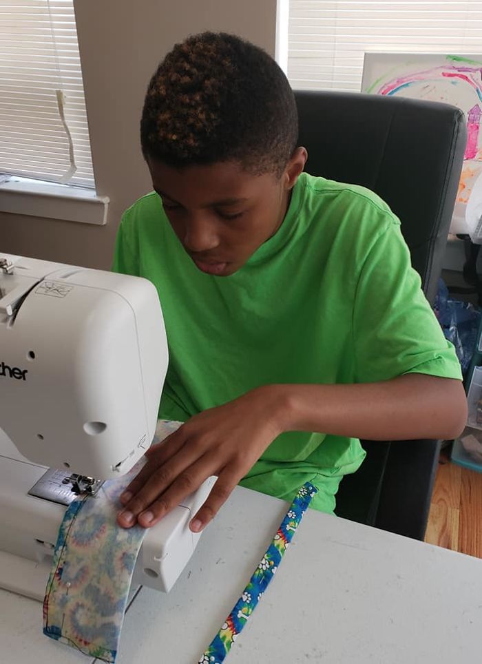12-Year-Old Kid Makes Shelter Cats And Dogs Stylish Bow Ties To Help Them Find A Home