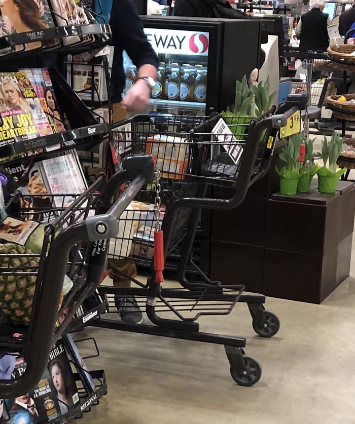 He Took The “Please Use Next Checkout” Sign And Started Loading His Groceries As The Lady Was Trying To Close